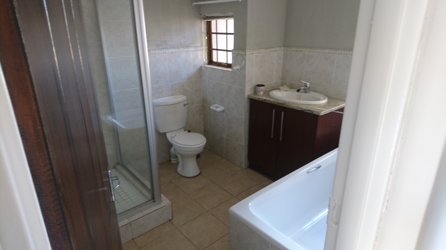 To Let 3 Bedroom Property for Rent in Hillside Free State